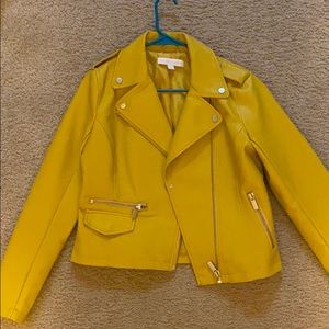 Faux leather jacket in mustard yellow!